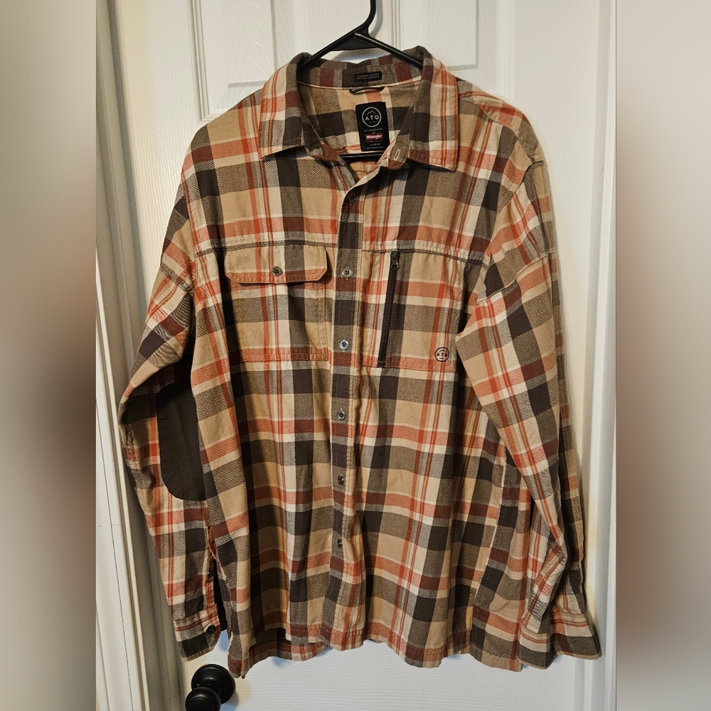 Wrangler ATG All Terrain Gear Long Sleeve Button Up Shirt Size Large